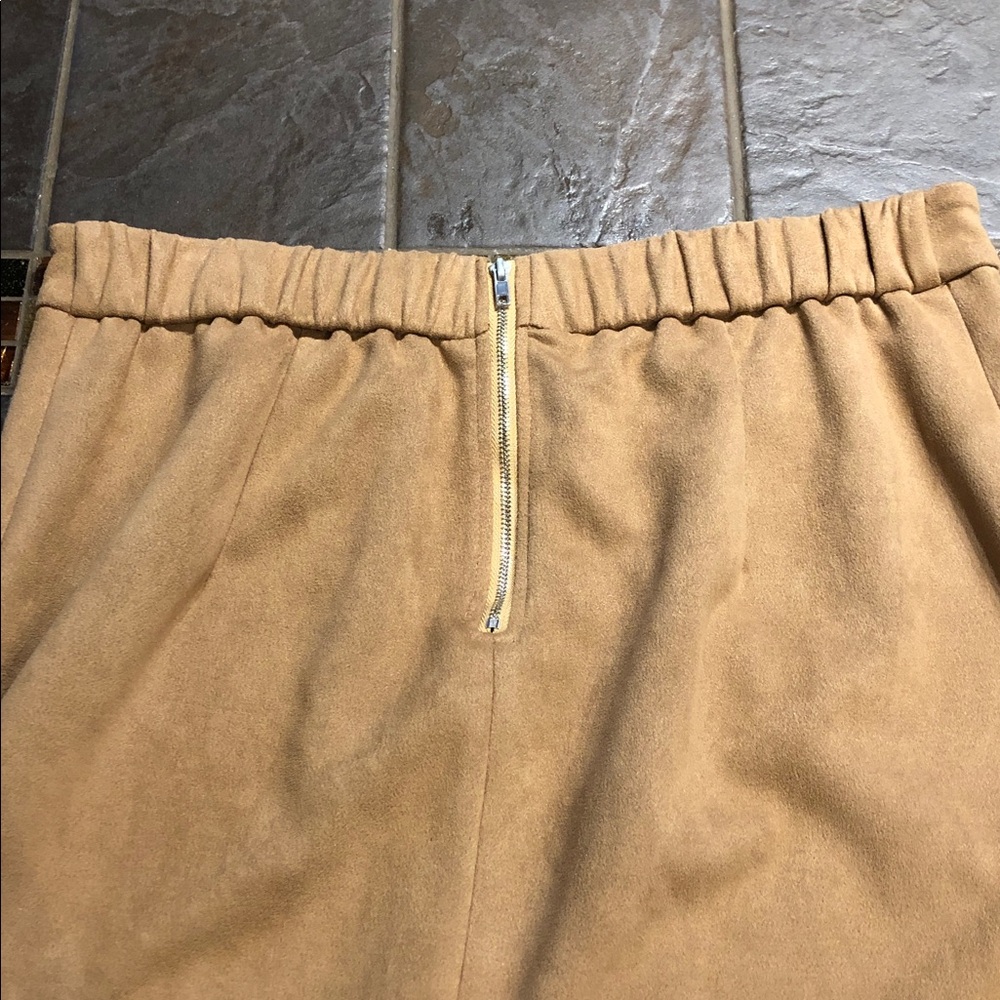 Faux suede mini skirt 🧡 - Picture 2 of 4